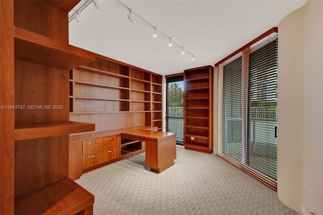 21150 Point Place 406, Aventura, FL 33180