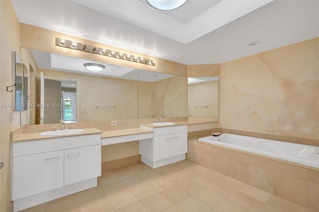 21150 Point Place 406, Aventura, FL 33180