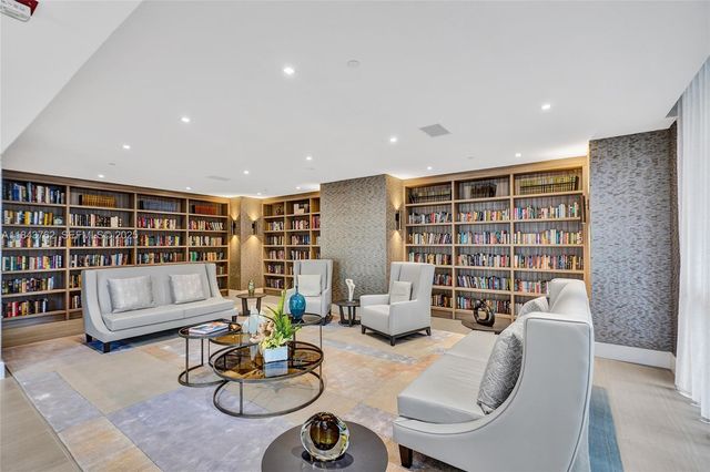 21150 Point Place 406, Aventura, FL 33180