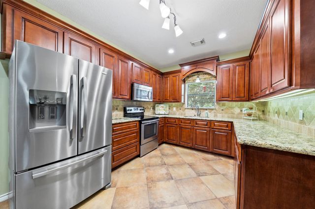 10403 W Hidden Lake Lane, Richmond, TX 77406