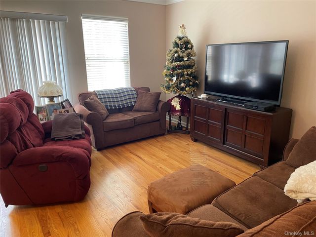 75 Warwick Drive, Massapequa, NY 11758