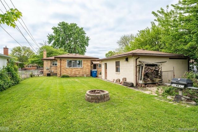 8435 Francine Street, Warren, MI 48093