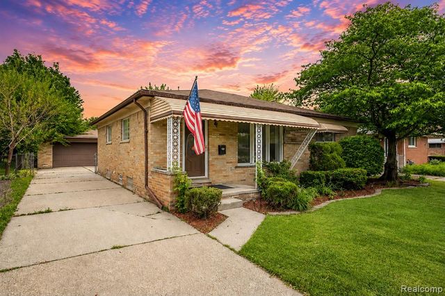 8435 Francine Street, Warren, MI 48093