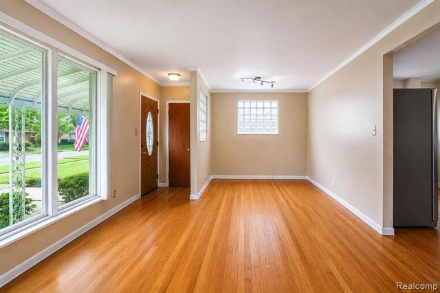 8435 Francine Street, Warren, MI 48093