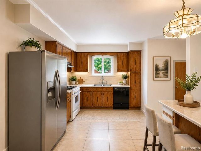 8435 Francine Street, Warren, MI 48093