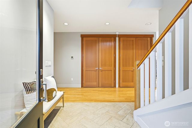 28 W North Camano Drive, Camano Island, WA 98282