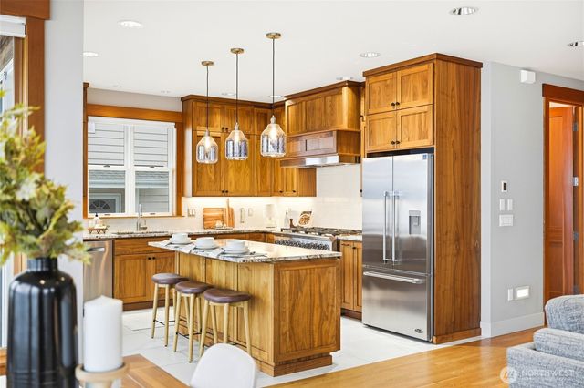 28 W North Camano Drive, Camano Island, WA 98282