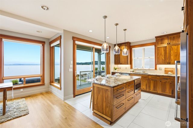 28 W North Camano Drive, Camano Island, WA 98282