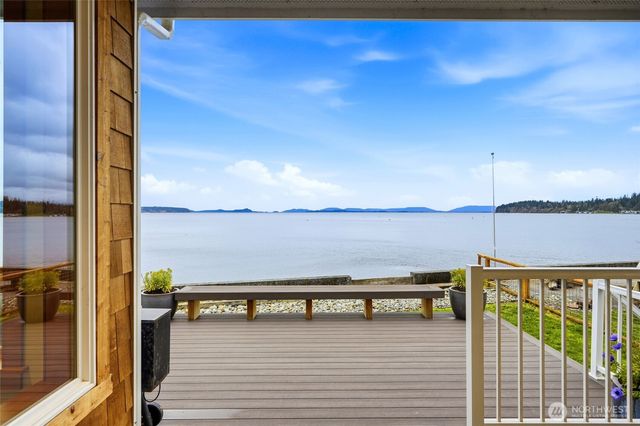 28 W North Camano Drive, Camano Island, WA 98282