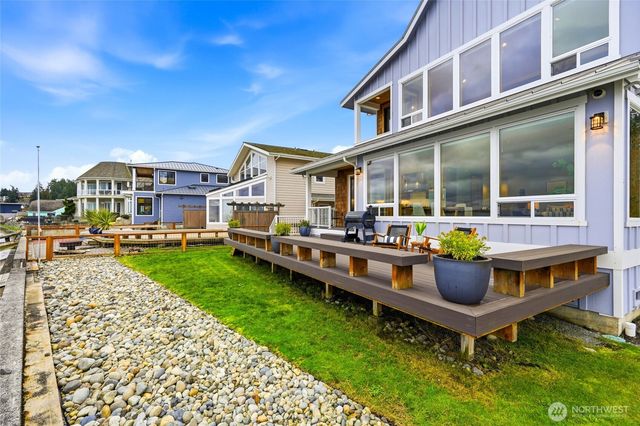 28 W North Camano Drive, Camano Island, WA 98282