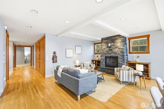 28 W North Camano Drive, Camano Island, WA 98282