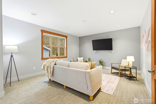 28 W North Camano Drive, Camano Island, WA 98282