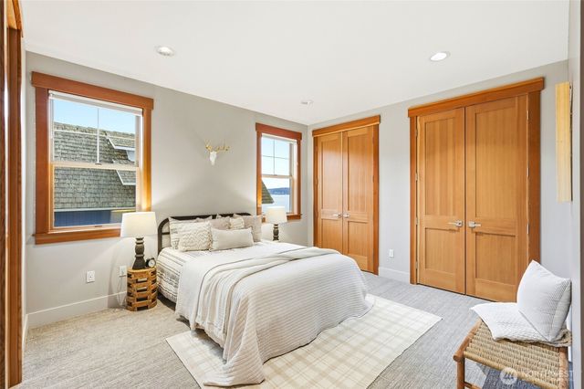 28 W North Camano Drive, Camano Island, WA 98282