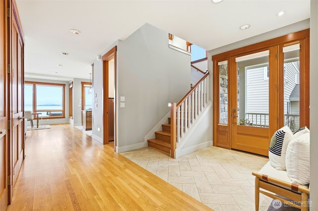 28 W North Camano Drive, Camano Island, WA 98282