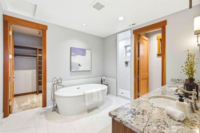 28 W North Camano Drive, Camano Island, WA 98282