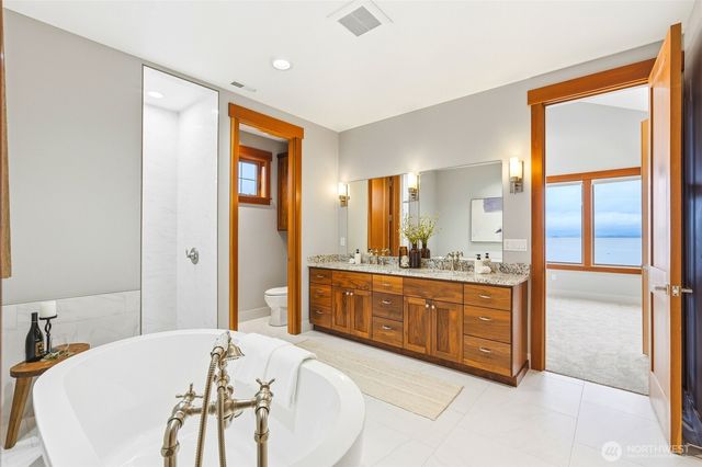 28 W North Camano Drive, Camano Island, WA 98282