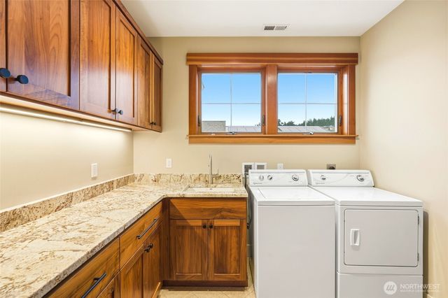 28 W North Camano Drive, Camano Island, WA 98282