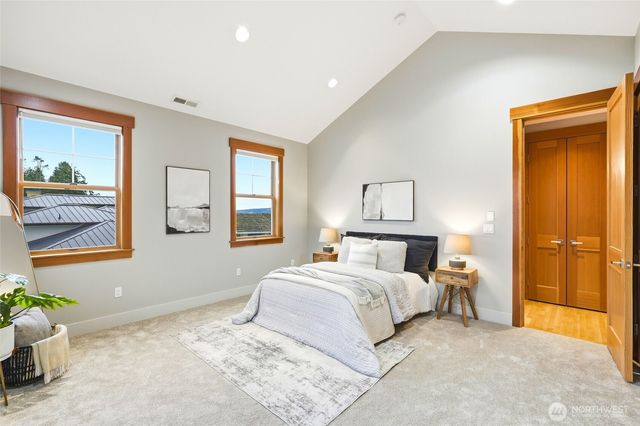 28 W North Camano Drive, Camano Island, WA 98282