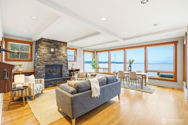 28 W North Camano Drive, Camano Island, WA 98282