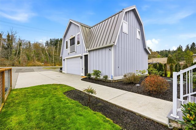 28 W North Camano Drive, Camano Island, WA 98282