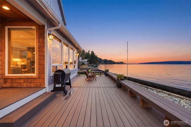 28 W North Camano Drive, Camano Island, WA 98282