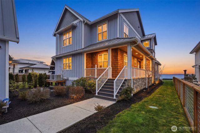 28 W North Camano Drive, Camano Island, WA 98282