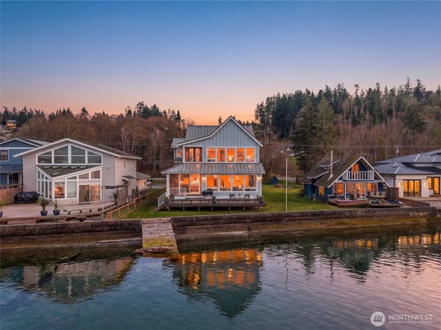 28 W North Camano Drive, Camano Island, WA 98282