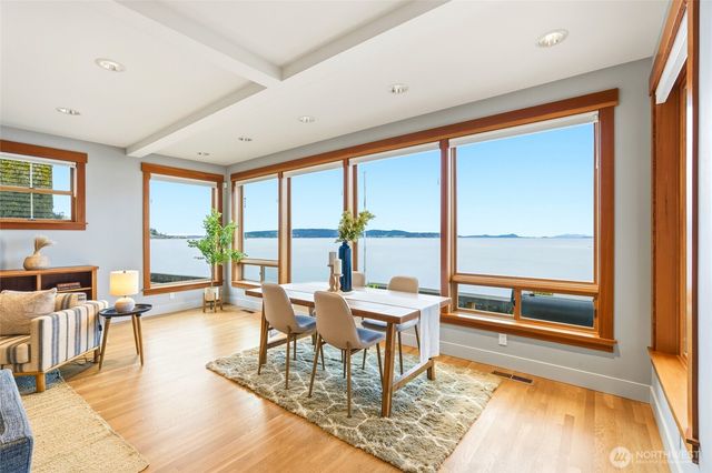 28 W North Camano Drive, Camano Island, WA 98282