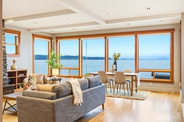 28 W North Camano Drive, Camano Island, WA 98282