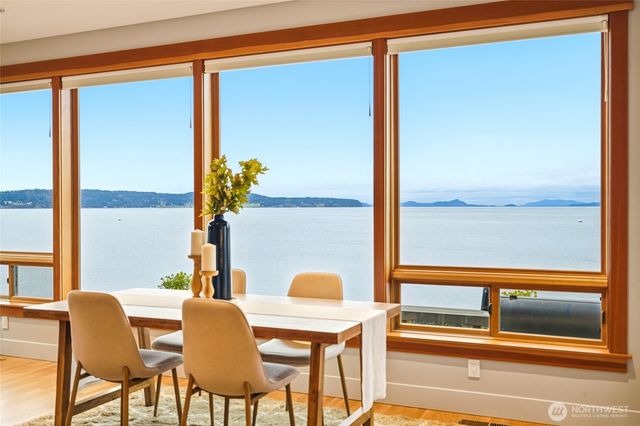 28 W North Camano Drive, Camano Island, WA 98282