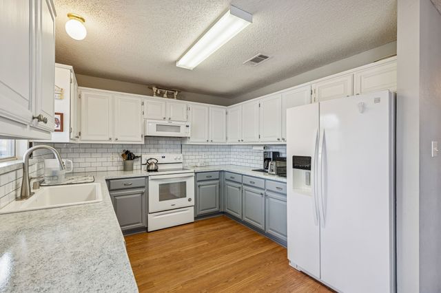 1945 Helen Lane, Lewisville, TX 75067