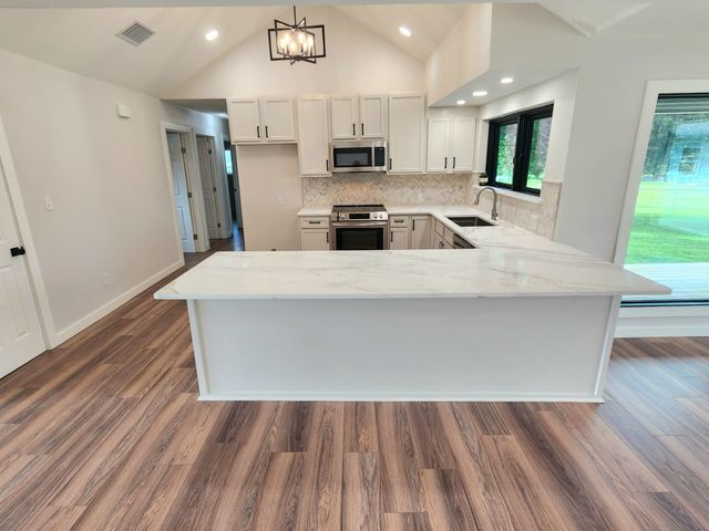 124 SEQUOYA Drive E, Lake Kiowa, TX 76240