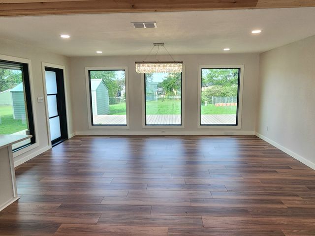 124 SEQUOYA Drive E, Lake Kiowa, TX 76240