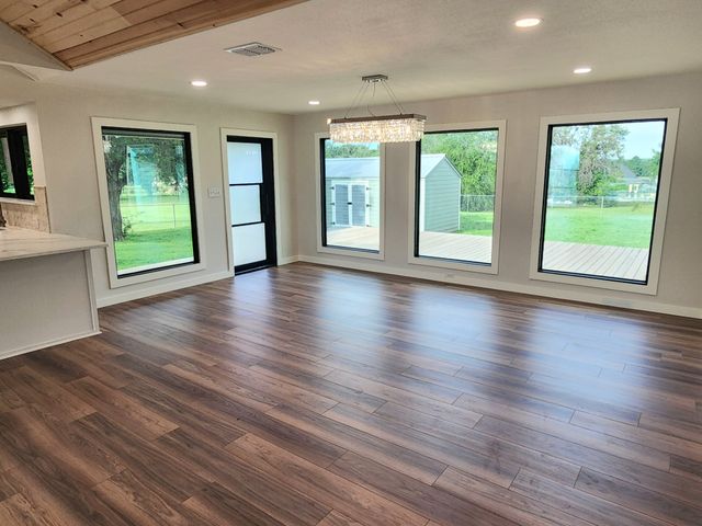124 SEQUOYA Drive E, Lake Kiowa, TX 76240