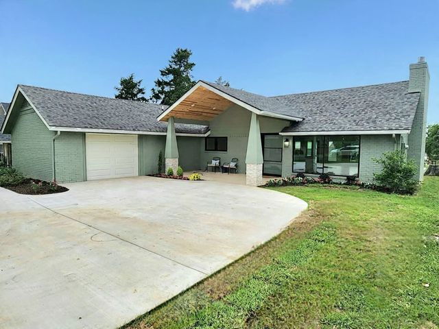 124 SEQUOYA Drive E, Lake Kiowa, TX 76240