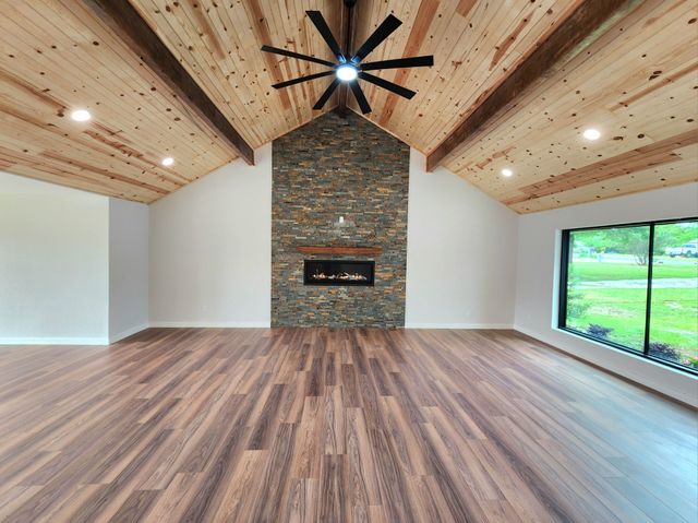 124 SEQUOYA Drive E, Lake Kiowa, TX 76240