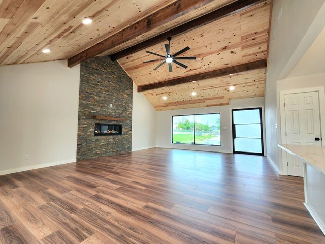 124 SEQUOYA Drive E, Lake Kiowa, TX 76240