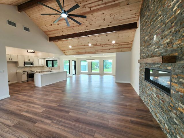 124 SEQUOYA Drive E, Lake Kiowa, TX 76240