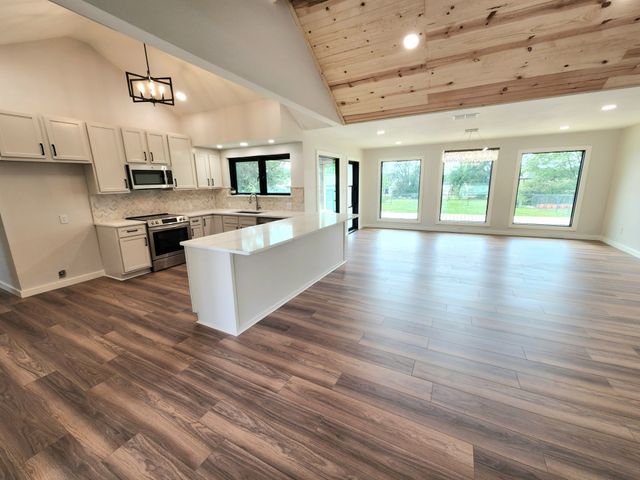 124 SEQUOYA Drive E, Lake Kiowa, TX 76240
