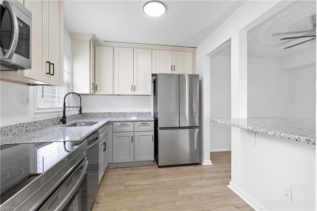 6591 Stoney PT, Norfolk, VA 23502