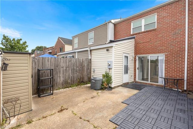 6591 Stoney PT, Norfolk, VA 23502