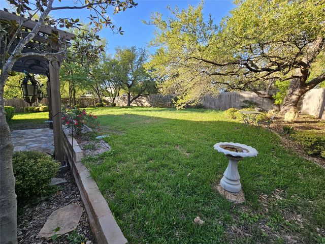10033 Longhorn SKWY, Dripping Springs, TX 78620