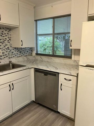 1305 MOHAWK CIRCLE, Tavares, FL 32778