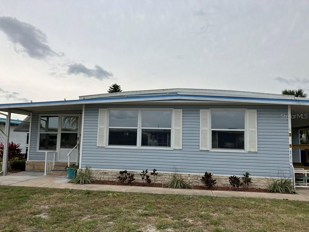 Image 2 of property listing at 1305 MOHAWK CIRCLE, Tavares, FL 32778