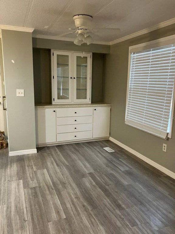 Image 15 of property listing at 1305 MOHAWK CIRCLE, Tavares, FL 32778