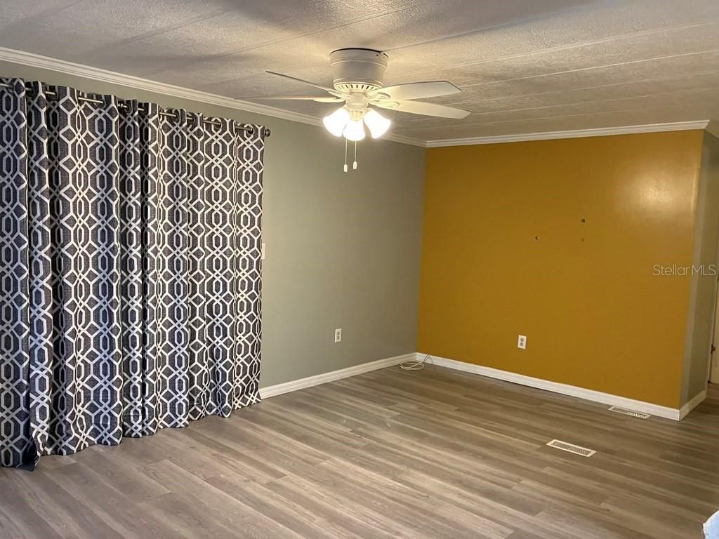 Image 16 of property listing at 1305 MOHAWK CIRCLE, Tavares, FL 32778