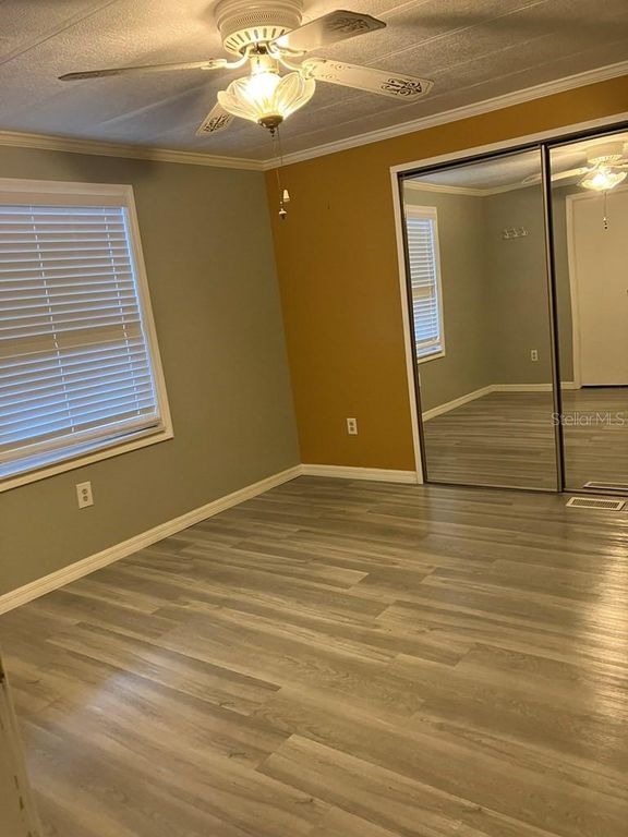 Image 18 of property listing at 1305 MOHAWK CIRCLE, Tavares, FL 32778