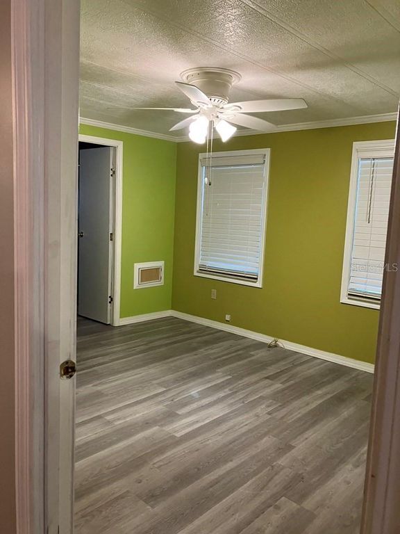 Image 23 of property listing at 1305 MOHAWK CIRCLE, Tavares, FL 32778