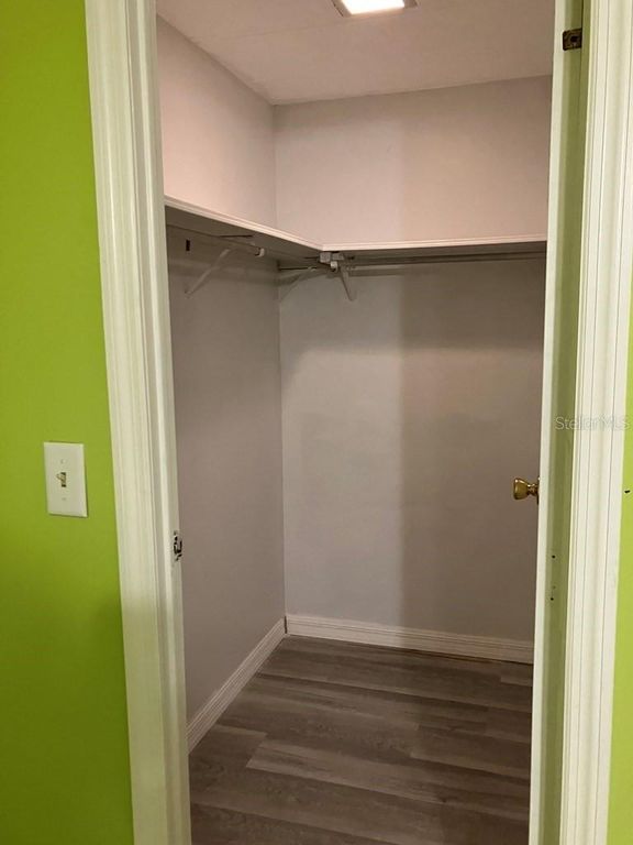 Image 24 of property listing at 1305 MOHAWK CIRCLE, Tavares, FL 32778