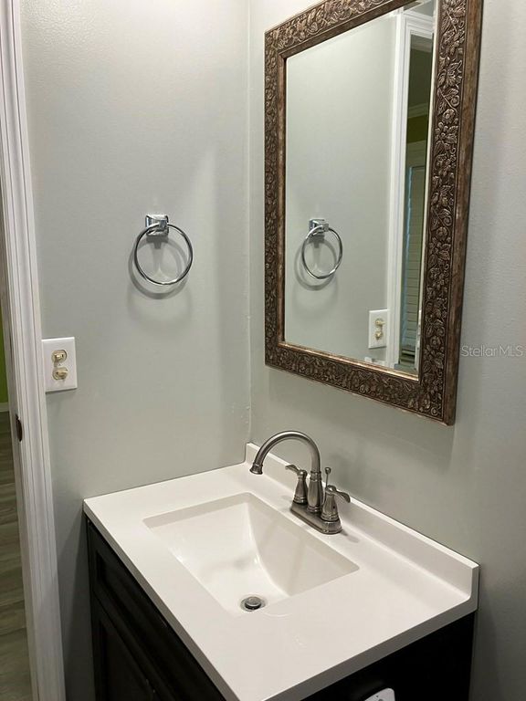 Image 25 of property listing at 1305 MOHAWK CIRCLE, Tavares, FL 32778